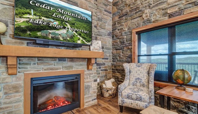 Don’t miss this family lakeview lodge! Sleeps 18; pools; near Silver Dollar City