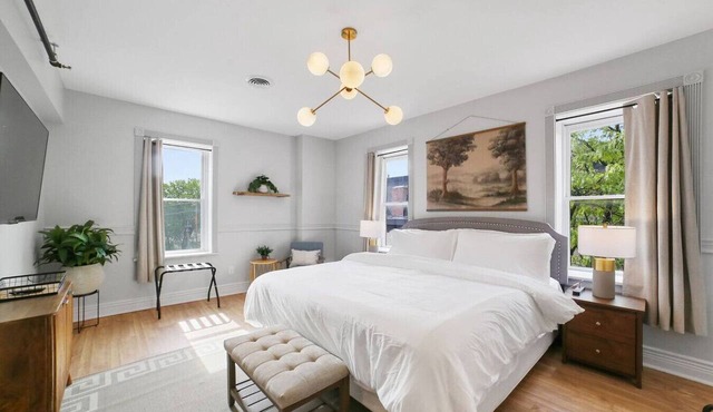 Downtown Boutique Comfort w/Style- Otter Suite