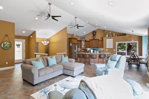 Eagle Ridge Retreat - Dock Hot Tub & Game Room