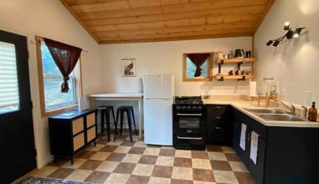 Eagle Wild Cabin