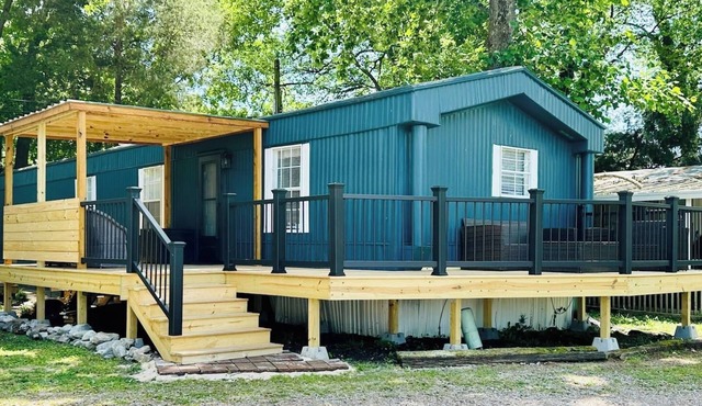 Entire Lakeside Home Walk to Marina & Bar & Grill- 2 bedroom 1 bath