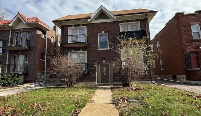 Entire Upper Floor Dual-Suite Walk to Loop