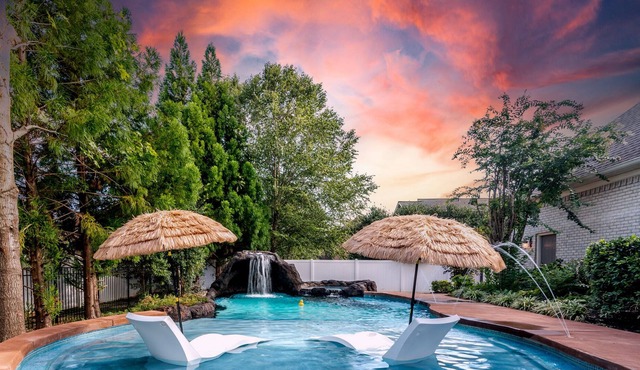 Exceptionally Spacious Family Vacation Home With Private Pool & Spa