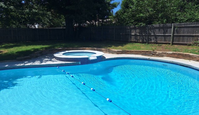 Fairground heated Pool and Spa close to plaza and downtown