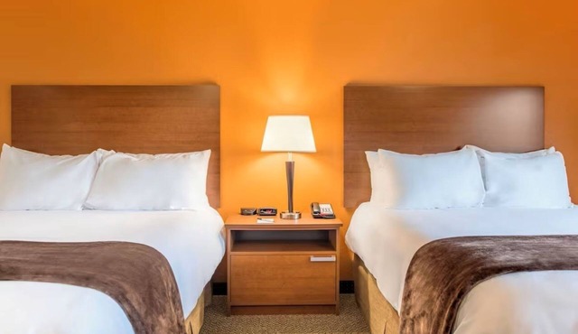 Family-Friendly Suites Near Overland Park Arboretum and Trails