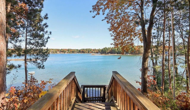 Family Lakefront Cabin! Hot Tub, Arcades & Dock