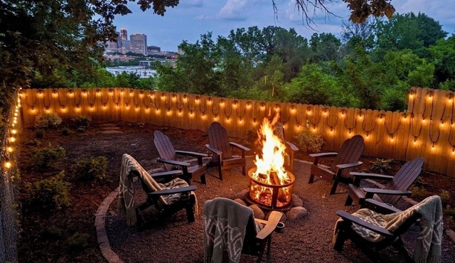 Family Retreat: Sauna, Firepit & Downtown View