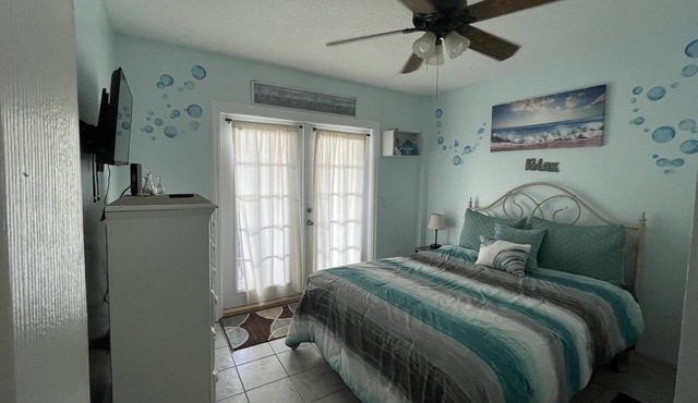 Free bike rentals Inc ! Walk to beach, pets ok great location ask about rates!