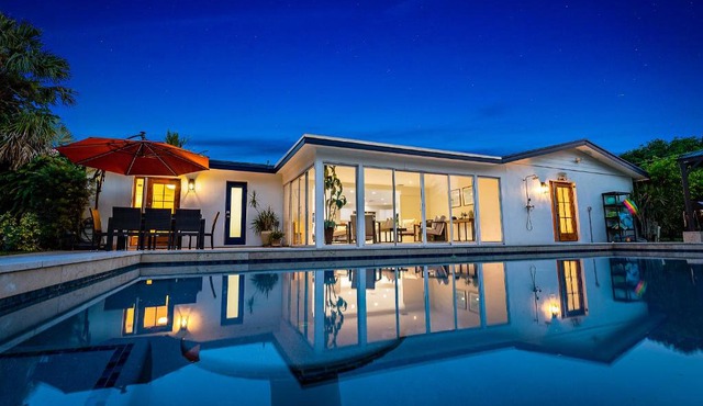 Fully Remodeled, Huge Backyard, Pet-Friendly, Pool