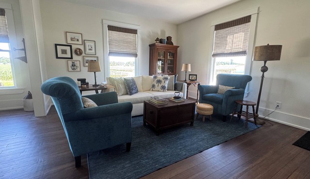 Fully-renovated FARMHOUSE:20min to IU/Blgtn; 3min to McCormicks Creek State Park