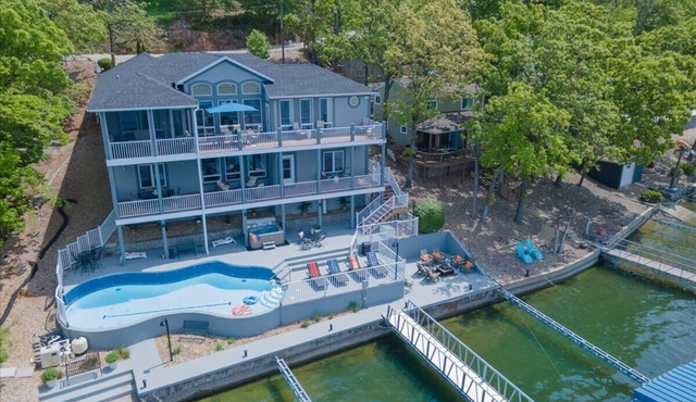 Gardenia Getaway - Man cave, pool, hot tub! NEW !