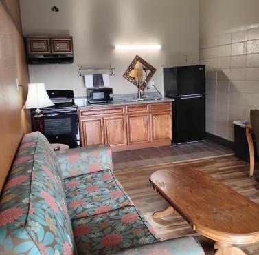 Gated 1 King BR 2 Bath Apt with Full Kitchen 126