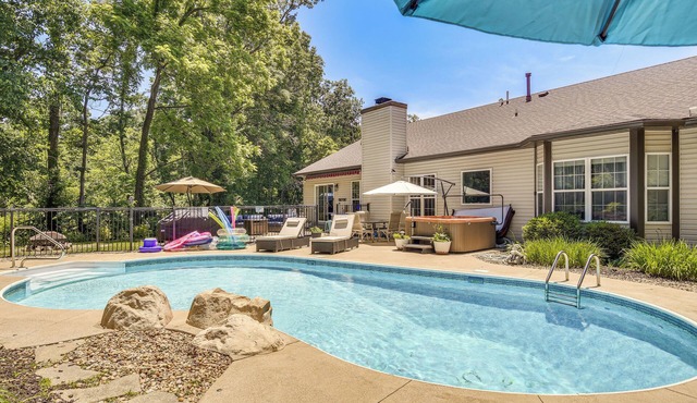 Gateway to St Louis: Group Getaway w/Game Room