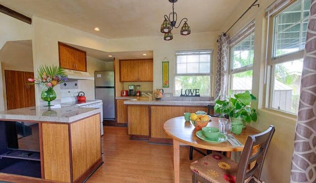 Gingerbread House-Less than a mile from Paia town and all North Shore beaches