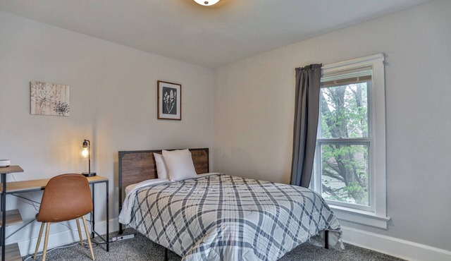 Gowen 2411 - 3BR Mid-Term Stay, All Utilities Incl