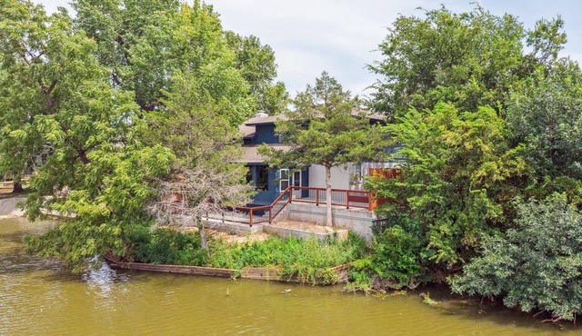 Great place for family reunions — 5BR sleeping 14 with a hot tub. #Lake