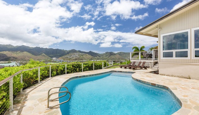 Hale Maunalua hillside hideaway with ocean views & pool - walk to Hanauma Bay