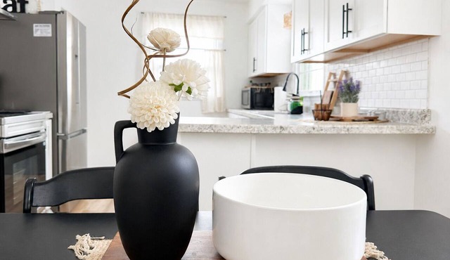 Hearth on First: Quiet-Comfort-Convenient ~ Minutes From Everything