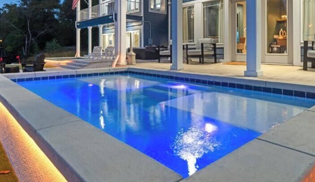 Heated Pool! Mini Golf! Hot Tub! Lakefront!