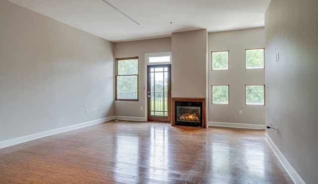 Historic Edgefield 2bd 2ba Loft