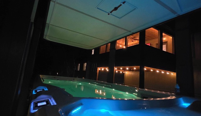 HUGE Private Heated Swim Spa Game Room 7BR/7BA Entire home Work Space