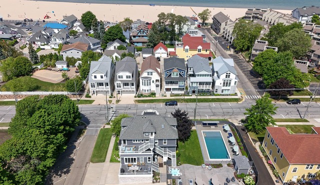 Iconic South Haven Estate - Pool, Hot Tub, Outdoor Kitchen, Game Room & More!