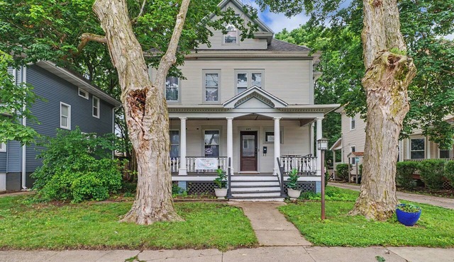 Illini Dream House with Historic Retreat near UIUC and Downtown