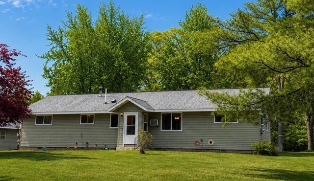 Lake Holcombe Family Retreat | Game Room & Huge Yard