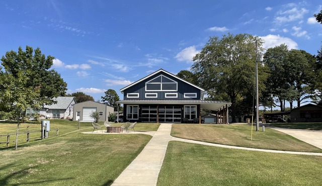 Lake House on Bob Sandlin