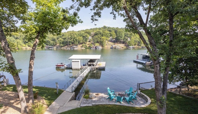 Lake House - Six Bedroom House, Sleeps 14