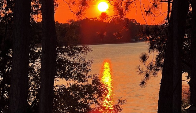 🔥 🔥 Lake Wissota Lakefront · 2 Baths 3 Queens + Twin · Fire Pit · 2 Docks