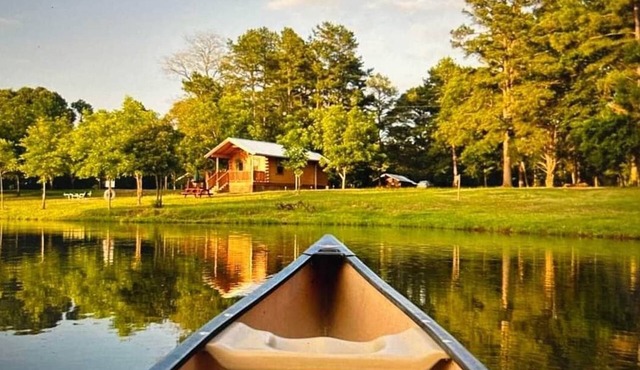 Lakefront Cabin Little Red Hen