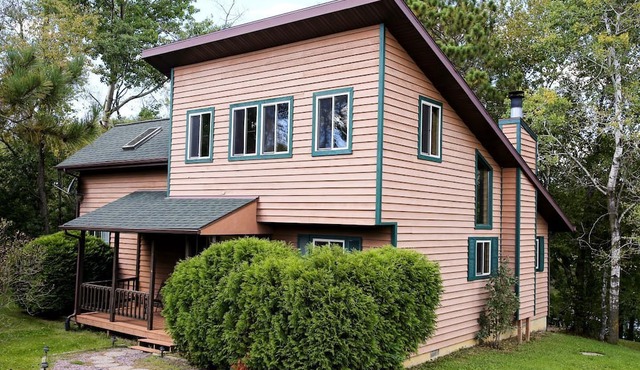 Lakefront Cabin Rental with a Paddle Boat near Wisconsin Dells, Wisconsin