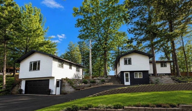 Lakefront Home on Rush Lake with Bunkhouse, Sleeps 10+, Perfect Sunset Views