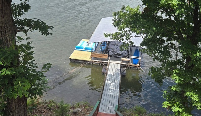 Lakeside! Swim Dock, 10x28 slip, 3Qn bds & Bunkroom