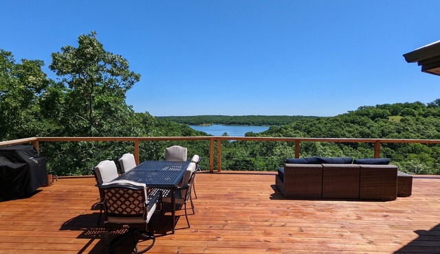 Lakeview Hideaway: Newly Renovated cabin with a gorgeous view