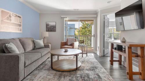 Landing Apartments - The Legends on the Park