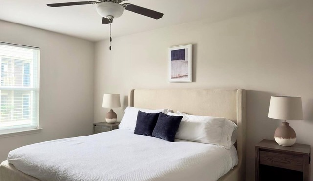 Landing | Beautiful 1BD, Clubhouse, Pool