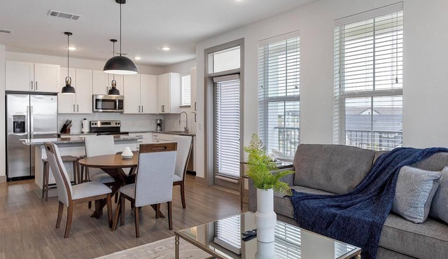 Landing | Beautiful 2BD, Clubhouse, Gym