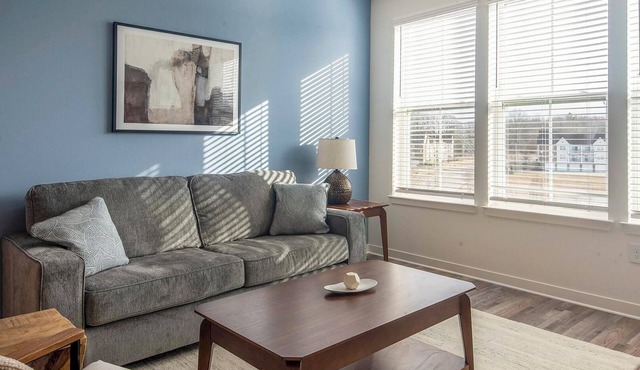 Landing | Chic 2BD, Clubhouse