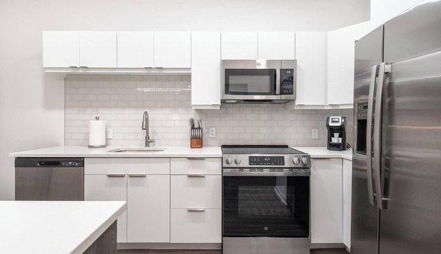 Landing | Modern 1BD, Game Room, Gym