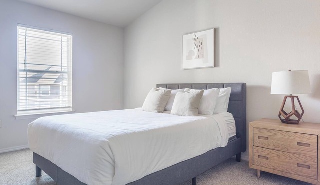 Landing | Spectacular 1BD, Pool, Courtyard