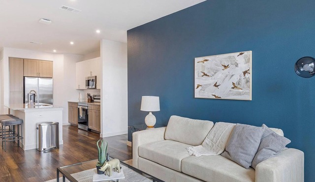 Landing | Spectacular 2BD, Pool, Clubhouse