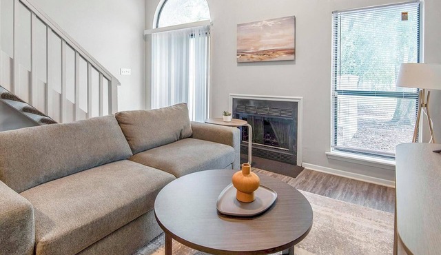 Landing | Spectacular 2BD, Gym, Pool