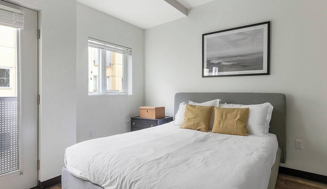 Landing | Spectacular Studio, Courtyard, Gym
