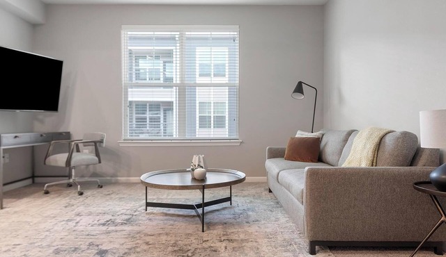 Landing | Stunning 1BD, Gym, Clubhouse