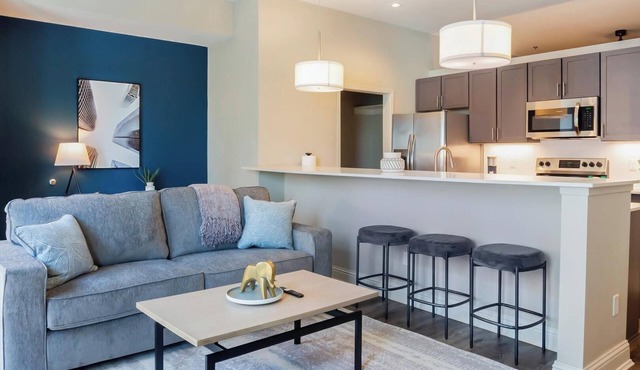 Landing | Stylish 1BD, Gym, Rooftop Lounge