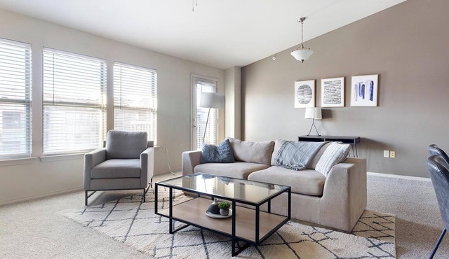 Landing | Stylish 2BD, Courtyard, Clubhouse