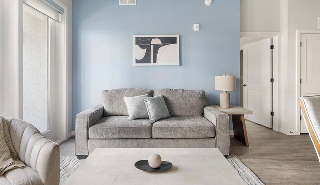 Landing | Stylish 2BD in Cool Springs