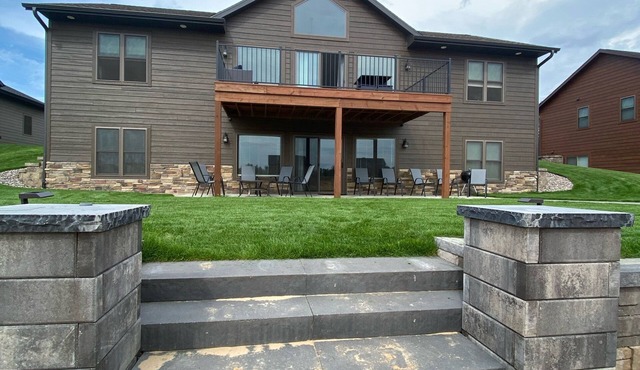 Large Multifamily Beach Front Lake Home Near WI Dells